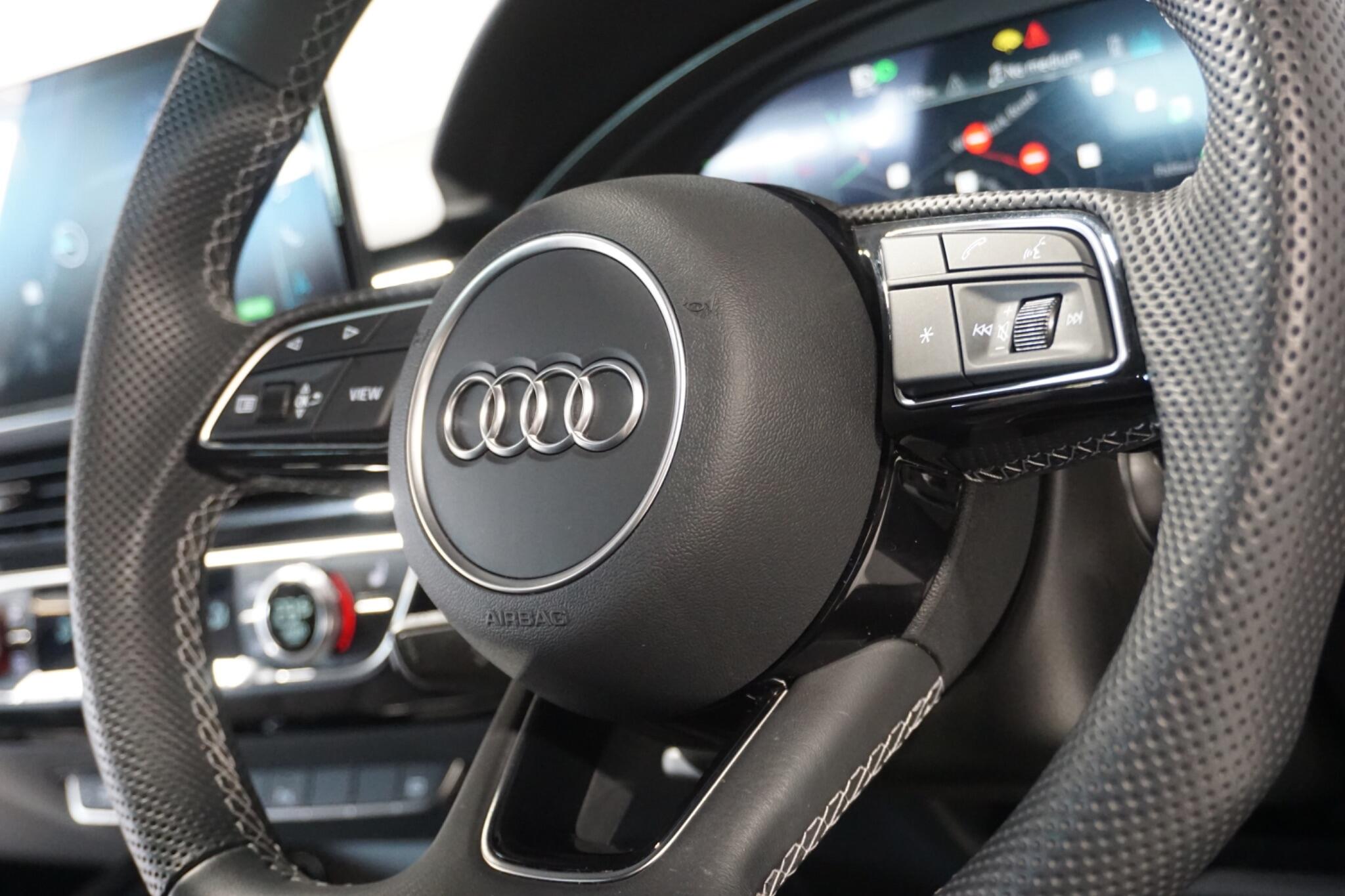 Audi A4 2.0 TDI 40 Black Edition Saloon 4dr Diesel S Tronic quattro Euro 6 (s/s) (204 ps)